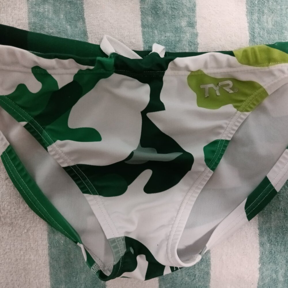 VINTAGE 1" TYR SWIM BRIEF, GREEN CAMO, ASIAN SIZE "M" (Approx. 30") - Pre-Owned